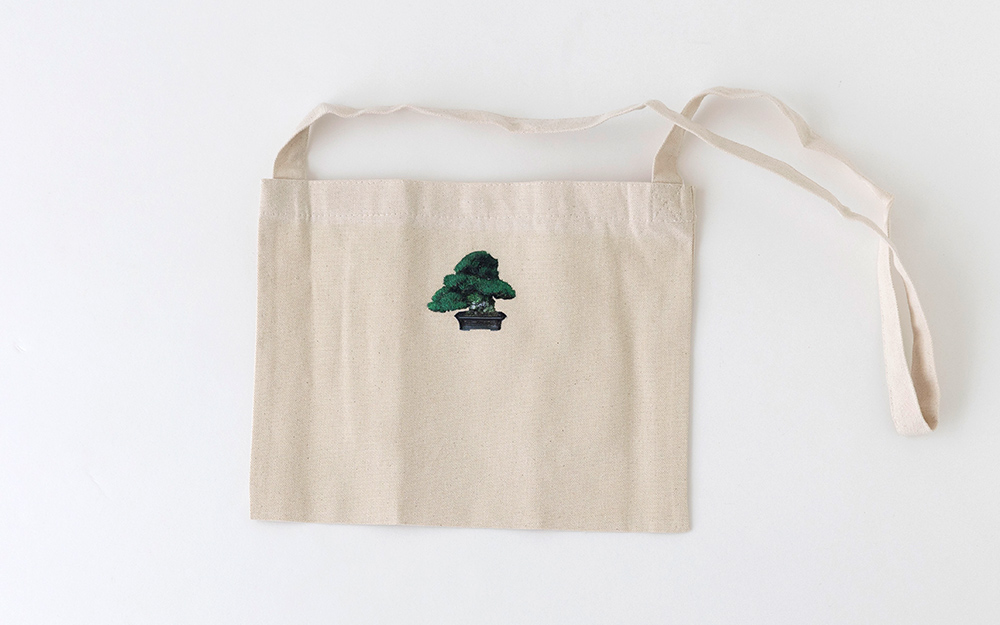 【かがわ物産館栗林庵】栗林庵オリジナル サコッシュ