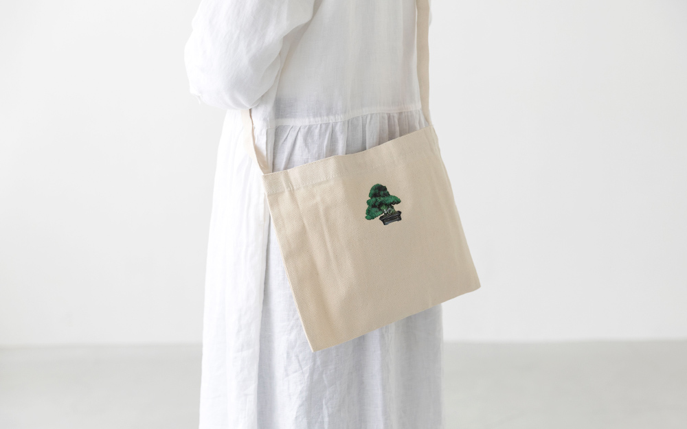 【かがわ物産館栗林庵】栗林庵オリジナル サコッシュ