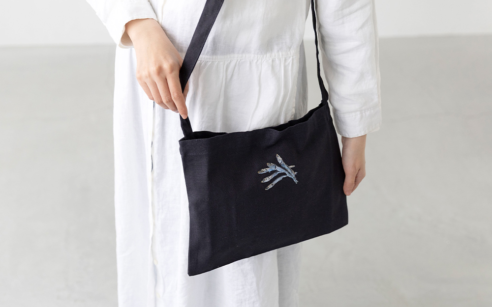 【かがわ物産館栗林庵】栗林庵オリジナル サコッシュ