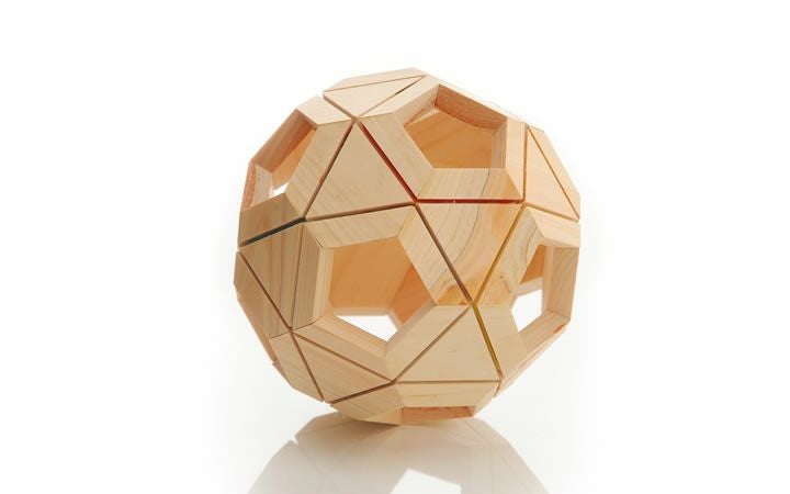 【(有)森本建具店】サッカーボール型パズル