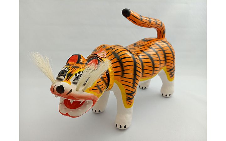 ●廃番！仁尾の張子虎 キレイ！張子の虎 大型約68cm まさに魔除け！恐怖の顔！郷土玩具 讃岐 香川県 仁尾　置物 アンティーク オブジェ 骨董 Amazon.co.jp: 張子の虎 張子虎 【香川県指定伝統工芸品】 (特大：全長